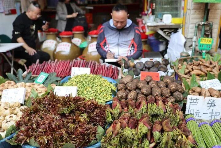 ����ԡ�Ұ�ˡ���һ�����е��˳����ˣ��⼸����Ⱥ��ʳ��